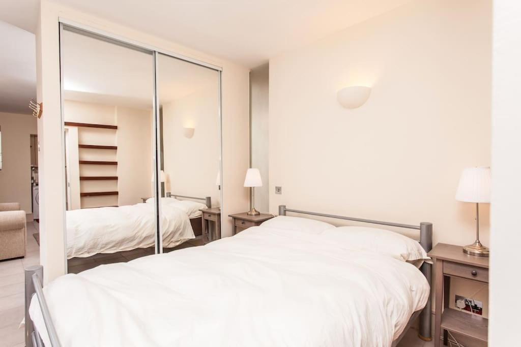 Awesome Apartment In The Heart Of Camden Town London Eksteriør billede