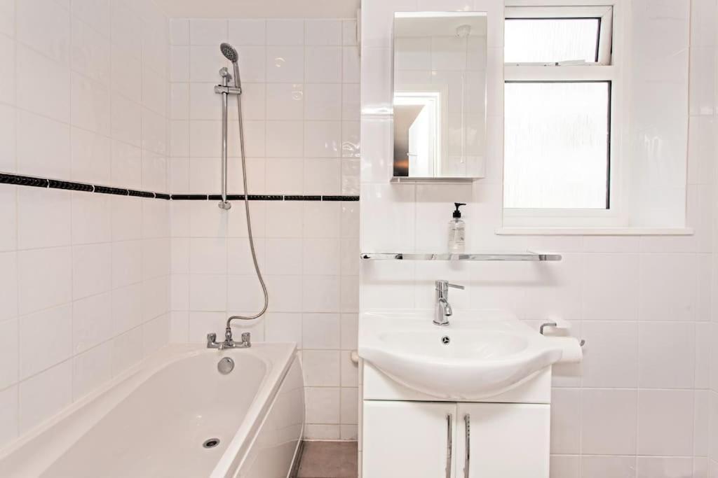Awesome Apartment In The Heart Of Camden Town London Eksteriør billede